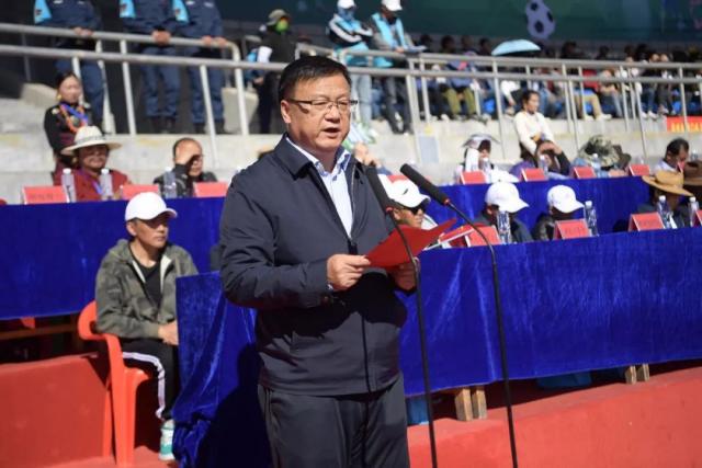 津门虎队员把于根伟抛起来 既是庆祝也是压力释放